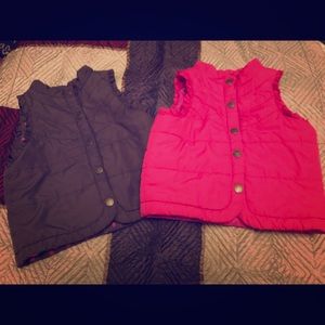 2 vests Dark Chocolate & Hot Pink